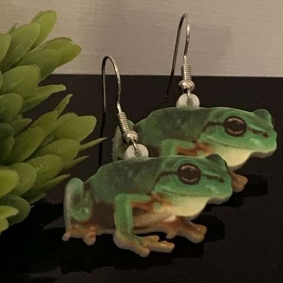 Frog Earring, Gift Idea, Frog Jewelry, Amphibian Earring, Silly Earring, Cute - Picture 3 of 5